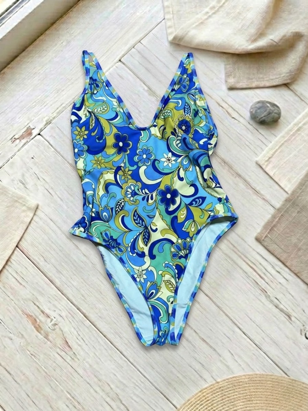NWT Cupshe Blue Floral Paisley Plunging One-Piece Swimsuit - Size M